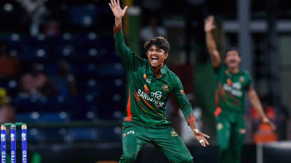 ইনিংসের তৃতীয় বলেই মেহেদির সাফল্য