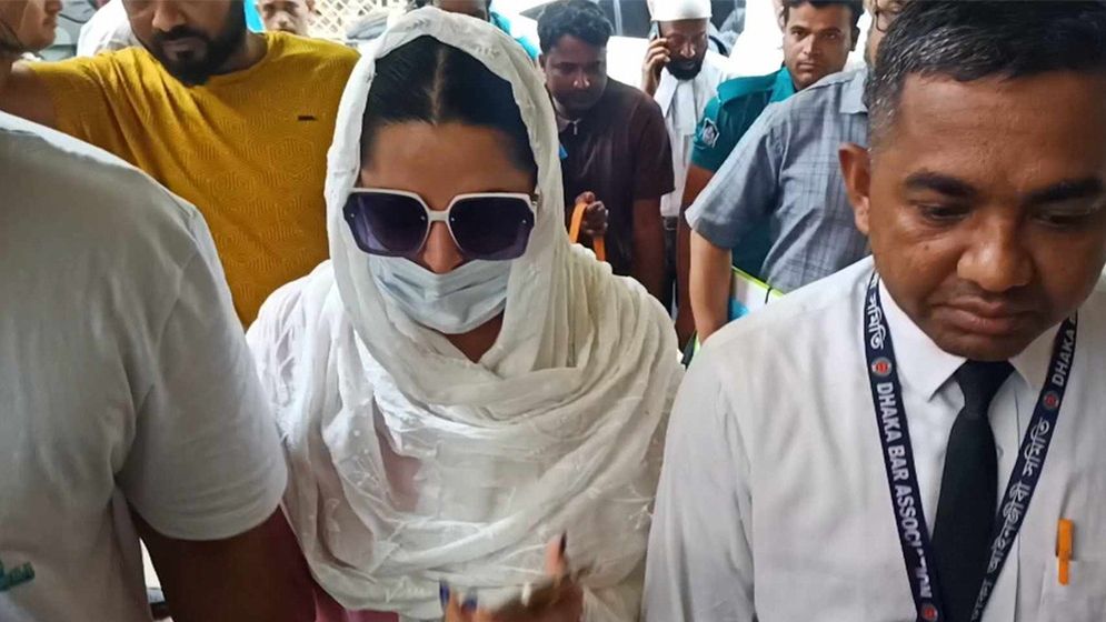 অসুস্থ হয়ে আদালত ছাড়লেন পরীমনি