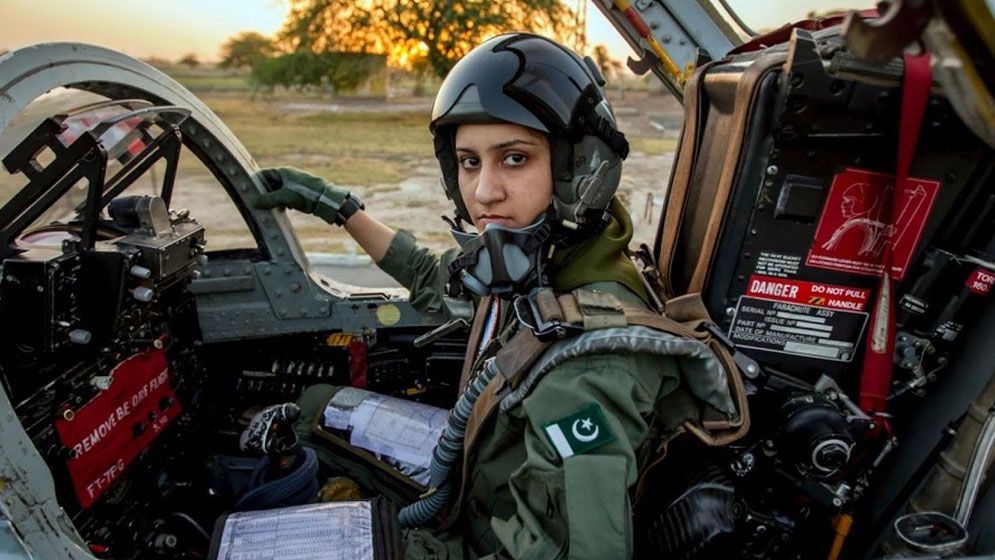 রাফাল ধ্বংসকারী পাকিস্তানের নারী পাইলট  পাকিস্তানের আকাশজয়ী বাজপাখি আয়েশা