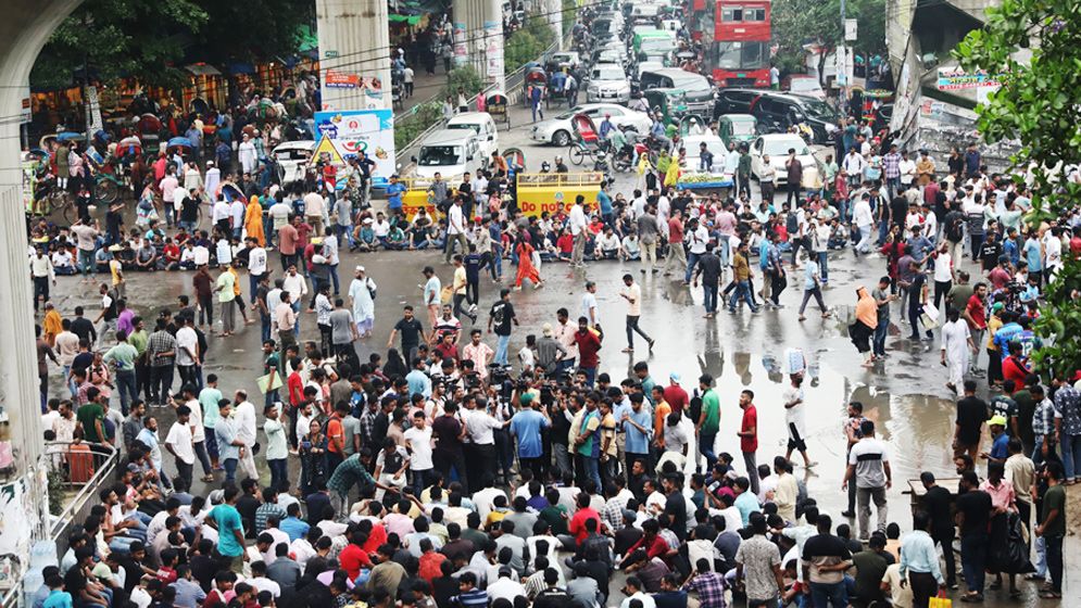 শাহবাগ ছাড়ল ছাত্রদল, যান চলাচল স্বাভাবিক