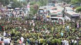 নার্সিং শিক্ষার্থীদের শাহবাগ অবরোধ, যানজটে দুর্ভোগ