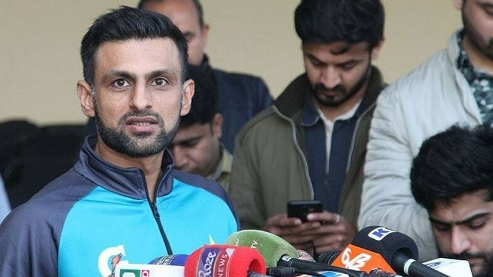 কেন পদত্যাগ করলেন শোয়েব মালিক?