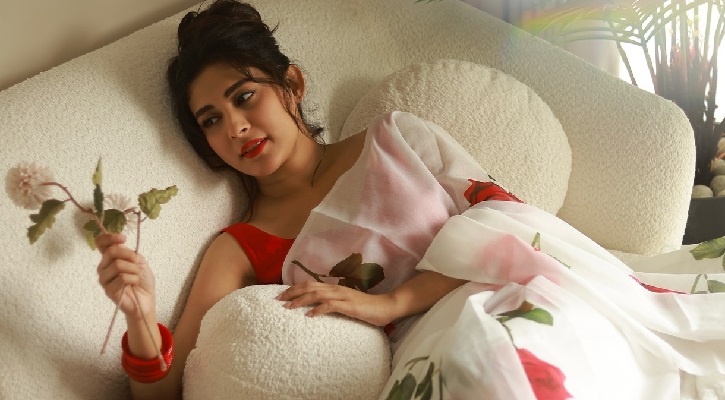 গরুর হাটে হারিয়ে গিয়ে কান্না করেছিলেন মেহজাবীন