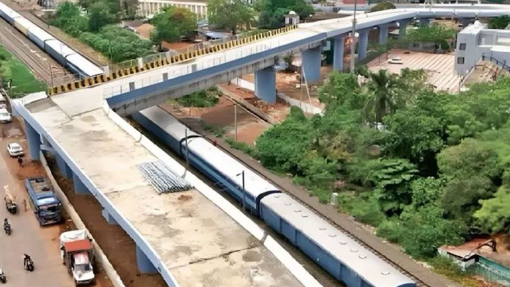 ৯০ ডিগ্রি বাঁক! অদ্ভুত সেতুর নকশায় ৭ ইঞ্জিনিয়ার বরখাস্ত