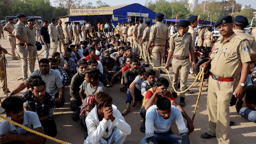 এএফপির প্রতিবেদন  ‘বন্দুকের মুখে’ মুসলমানদের বাংলাদেশে পাঠাচ্ছে ভারত
