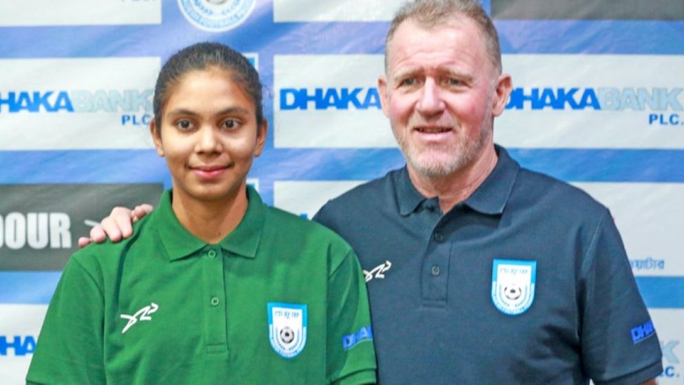 সাবিনাদের প্রশ্নে কোচ-অধিনায়কের ‘নো কমেন্টস’