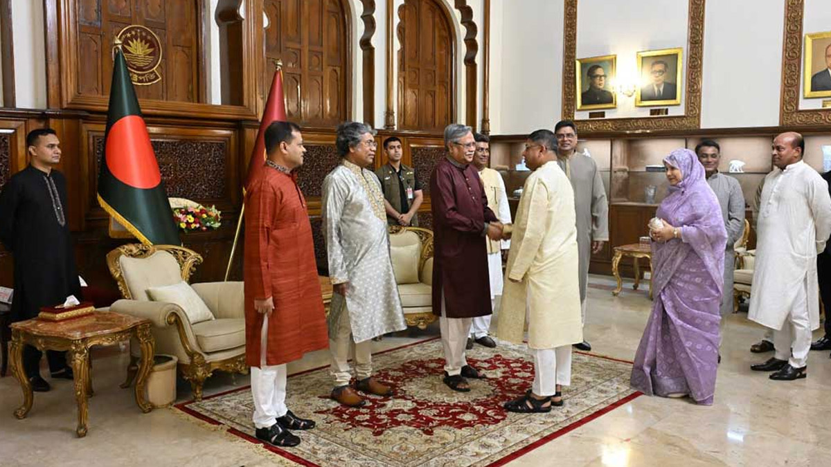 রাষ্ট্রপতির সঙ্গে সেনাপ্রধানের ঈদ শুভেচ্ছা বিনিময়