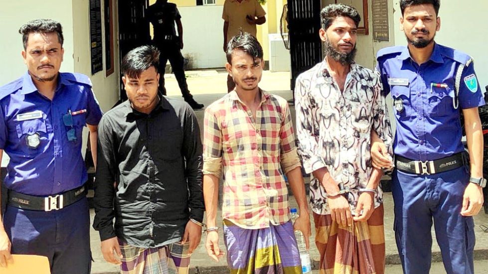 প্রতিবন্ধী তরুণীকে দলবেধে ধর্ষন, তিন যুবক গ্রেফতার