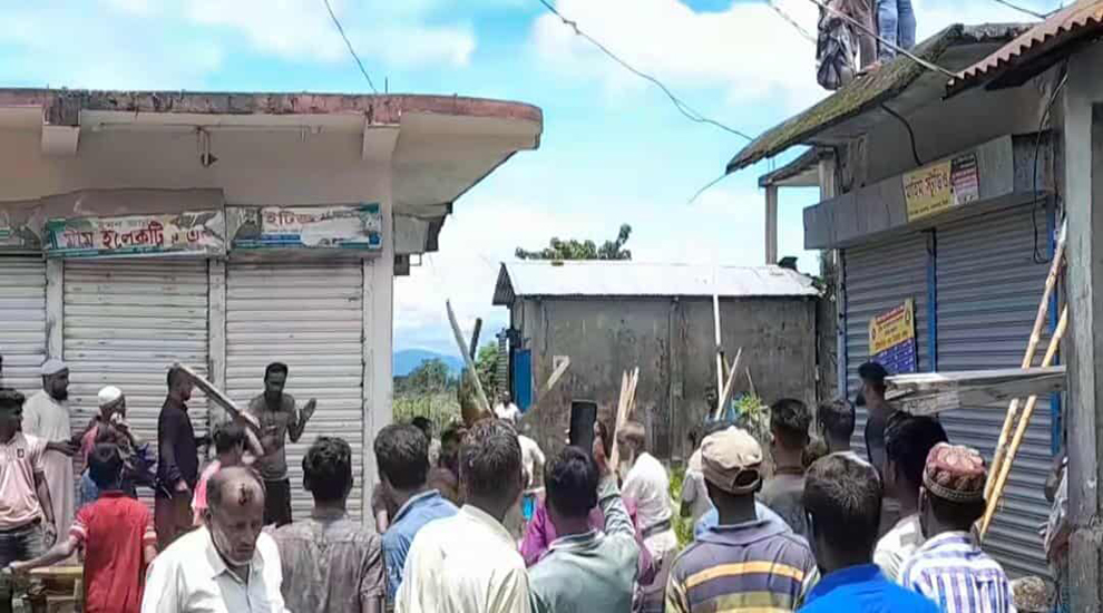 গোয়াইনঘাটে দোকান ও বসতঘর দখল নিয়ে সংঘর্ষ, আহত ১৫