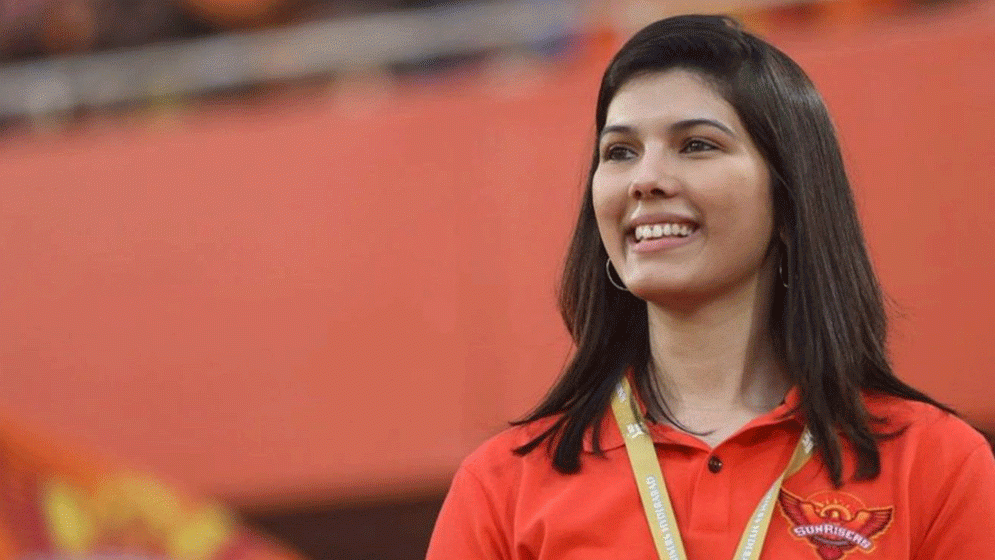 ‘আড়ালেই থাকতে চাই, ক্যামেরাম্যান খুঁজে বের করে’ মালকিন কাব্য মারান