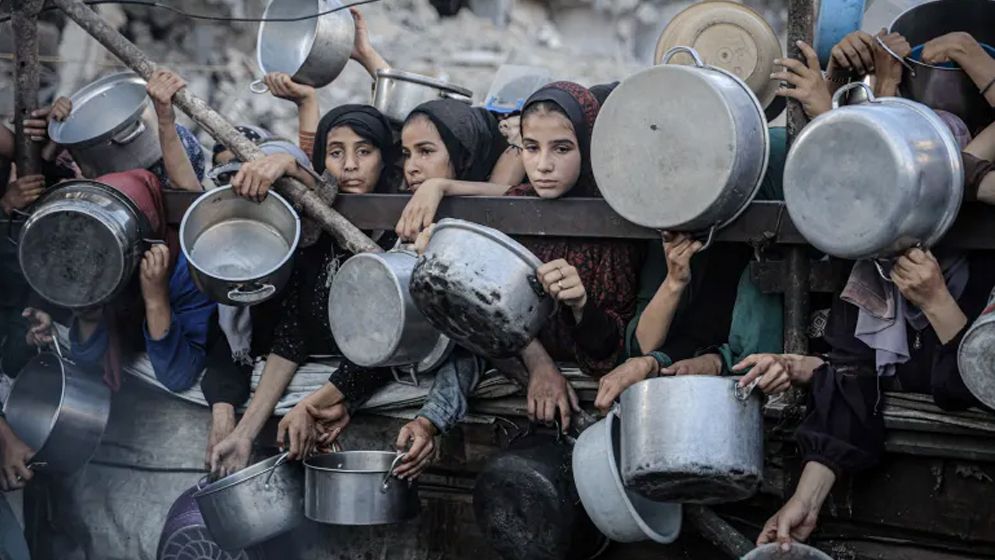 গাজায় এক বেলা খেয়ে ২৪ ঘণ্টা কাজ করছেন স্বাস্থ্যকর্মীরা