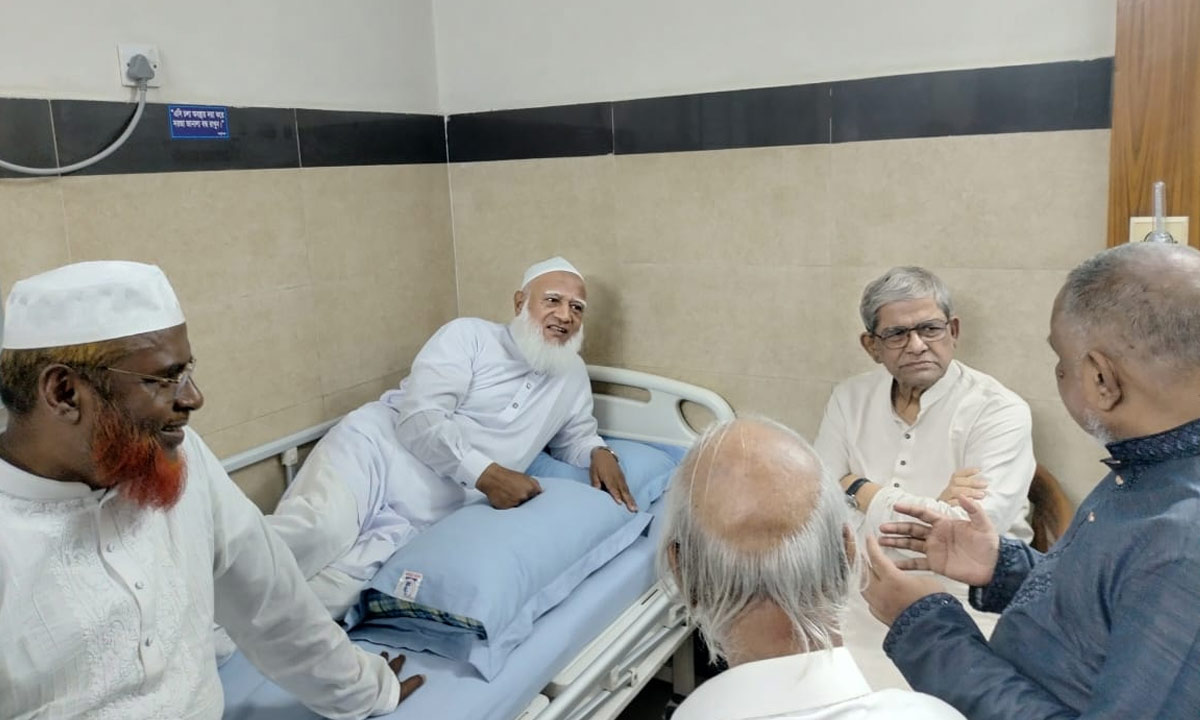 জামায়াত আমিরকে দেখতে হাসপাতালে মির্জা ফখরুল-মঈন খান