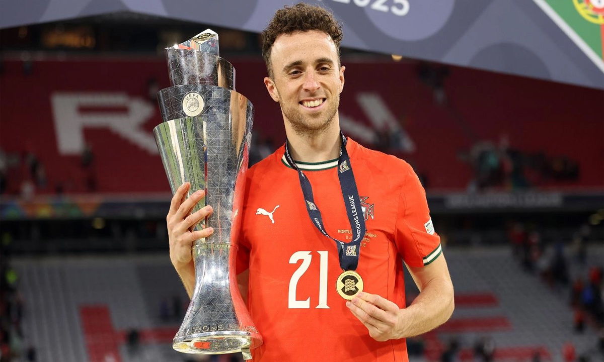 লিভারপুল ফরোয়ার্ড দিয়োগো জোতা সড়ক দুর্ঘটনায় নিহত