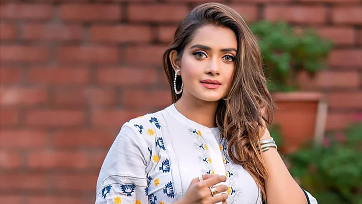 মঞ্চ মাতালেন তানজিন তিশা