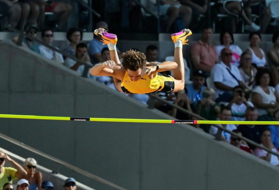 দুপ্লানতিসের ইতিহাস গড়া লাফে মাতলো বুদাপেস্ট