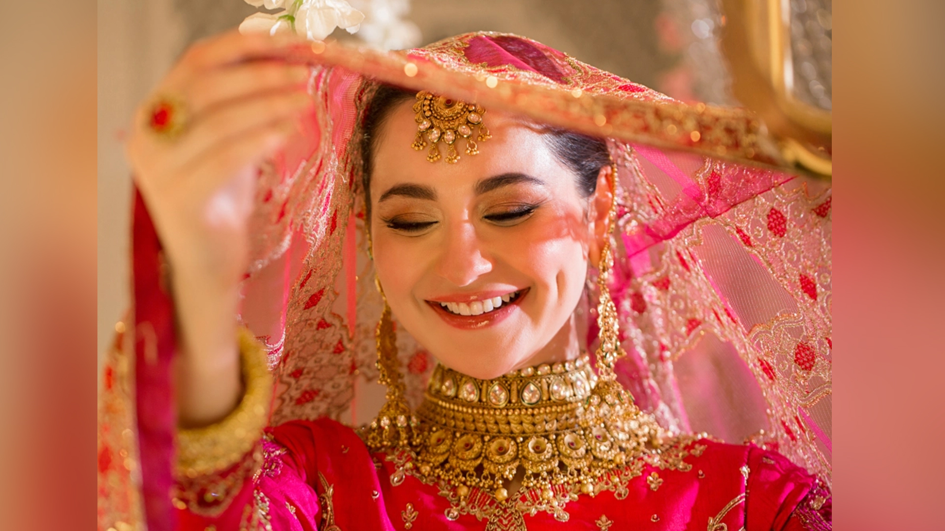 বিশ্বের সুন্দরী অভিনেত্রীর তালিকায় হানিয়া আমির