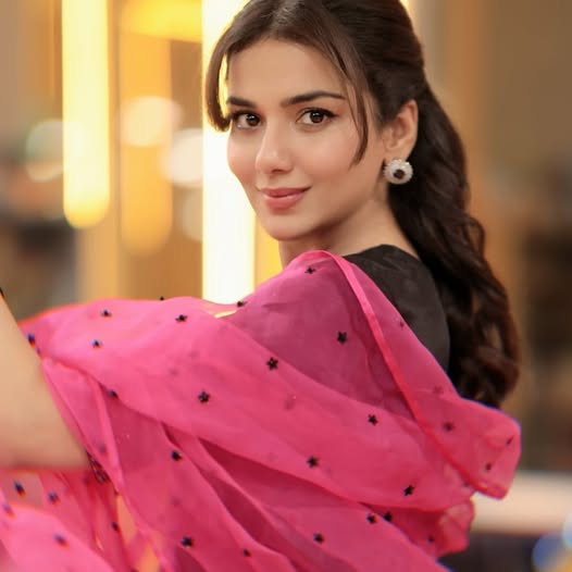 ‘সেলিব্রেটিরাও মানুষ’, ক্ষোভ ঝাড়লেন পাকিস্তানি অভিনেত্রী তুবা