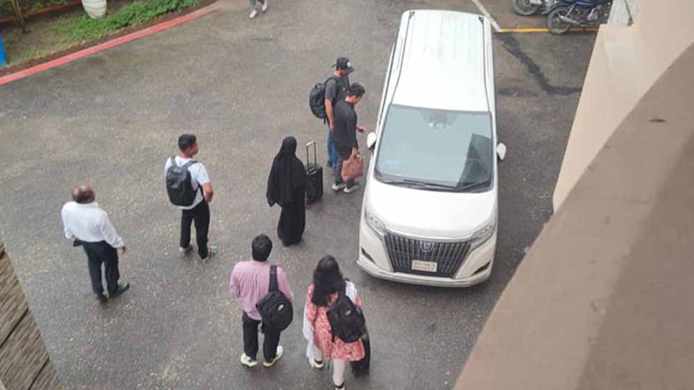 গোয়েন্দা নজরদারিতে হাসনাত-সারজিস-জারা, হোটেল পরিবর্তন