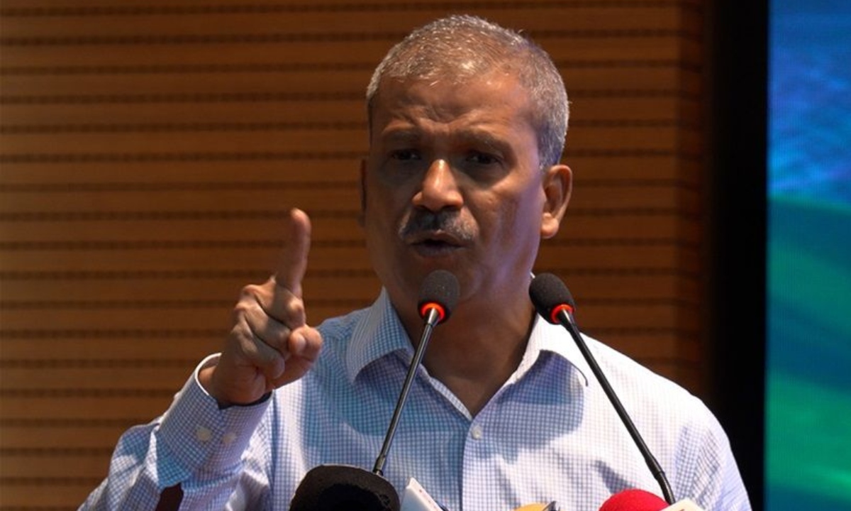 আপনারা কি ওষুধ কোম্পানির দালাল, অত্যাচার বন্ধ করুন: আসিফ নজরুল