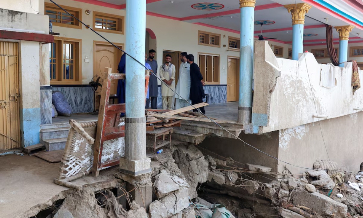 বিয়ের জন্য দেশে ফিরে পরিবারের ২৪ জনের জানাজায় প্রবাসী