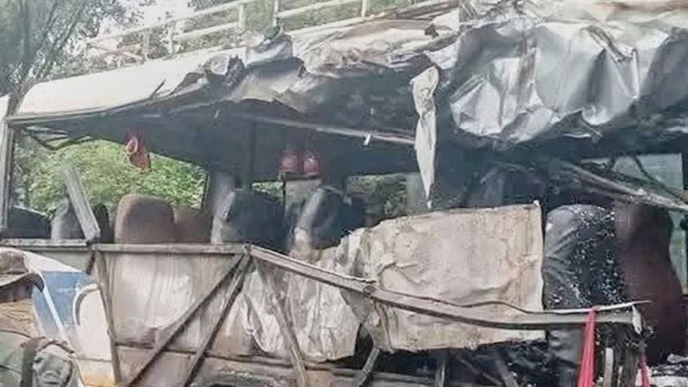 নাইজেরিয়ায় বিয়ের বাস নদীতে পড়ে নিহত ১৯