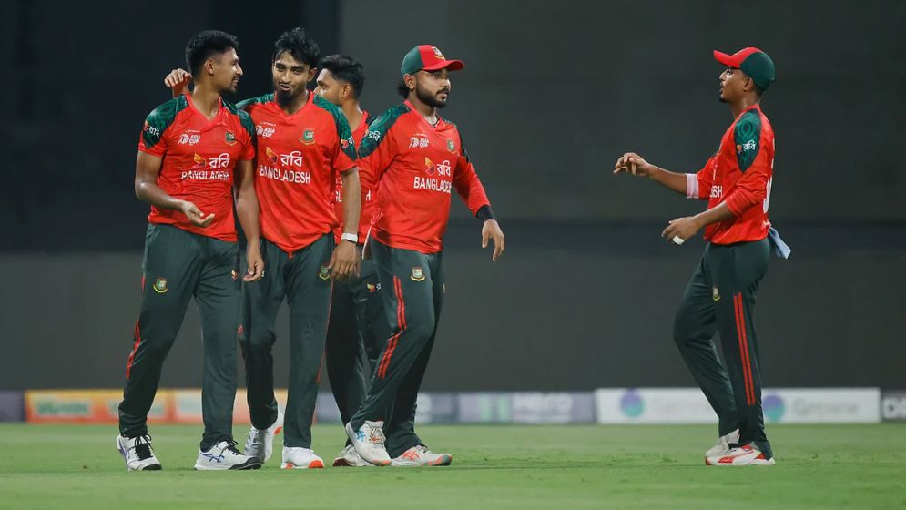 বাংলাদেশের লক্ষ্য ১৪৪ রান