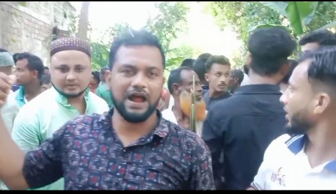 কুলাউড়ায় ১০ নং হাজীপুর ইউপির ৯ নং ওয়ার্ডের দক্ষিণ কেওলাকান্দি (হাজীপুর) গ্রামের রাস্তা দখলমুক্তকরণ