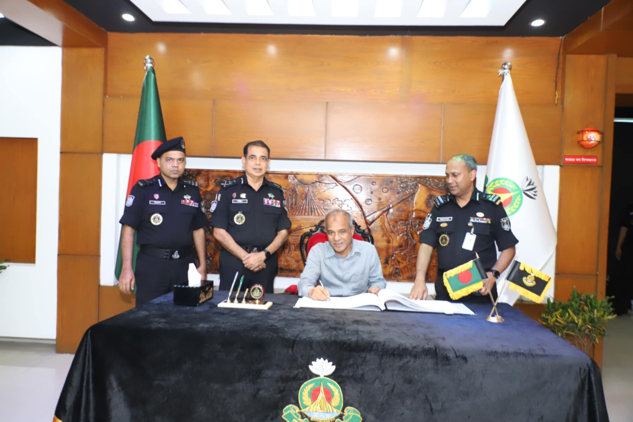 জুলাই বিপ্লব পরবর্তী সময়ে র‌্যাব প্রশংসা অর্জন করেছে : স্বরাষ্ট্র উপদেষ্টা