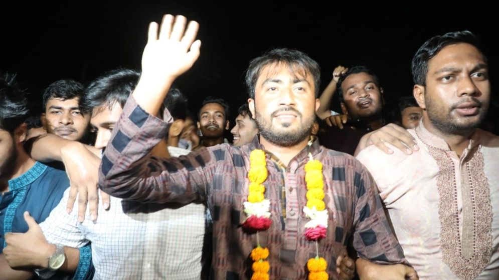 লেজুড়বৃত্তিক রাজনীতি বন্ধের প্রতিশ্রুতি নবনির্বাচিত জাকসু ভিপির