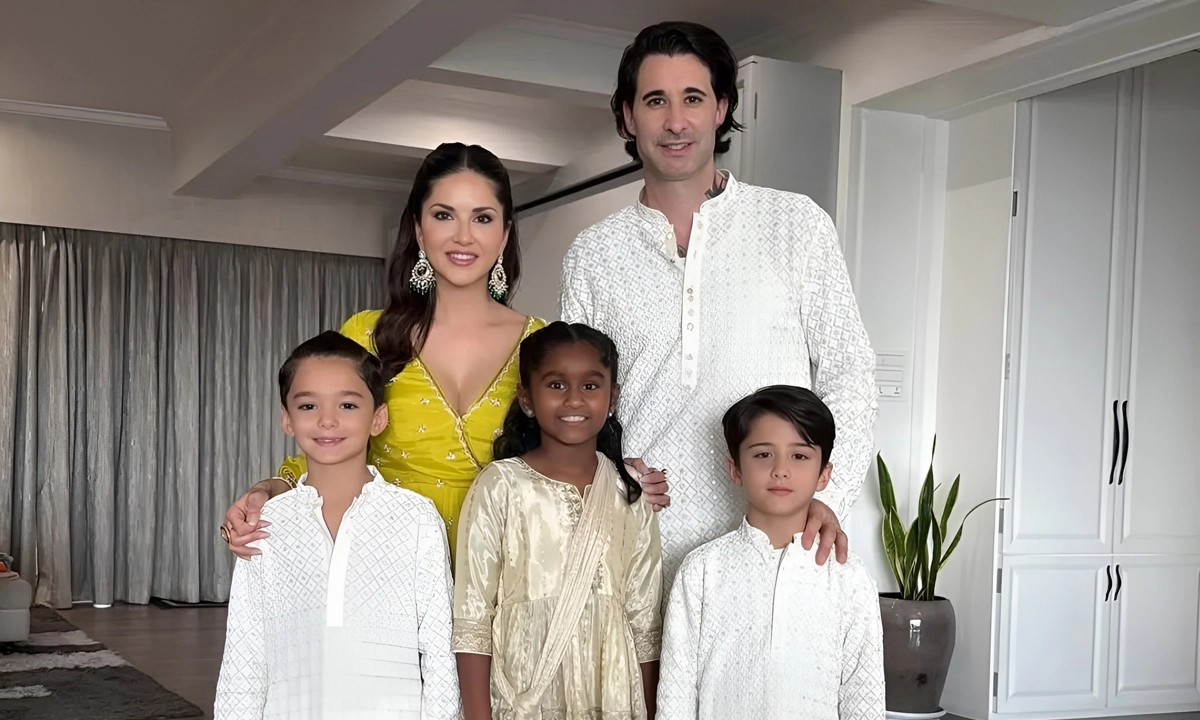 গর্ভধারণের পরিবর্তে যে কারণে সন্তান দত্তক নেন সানি লিওন