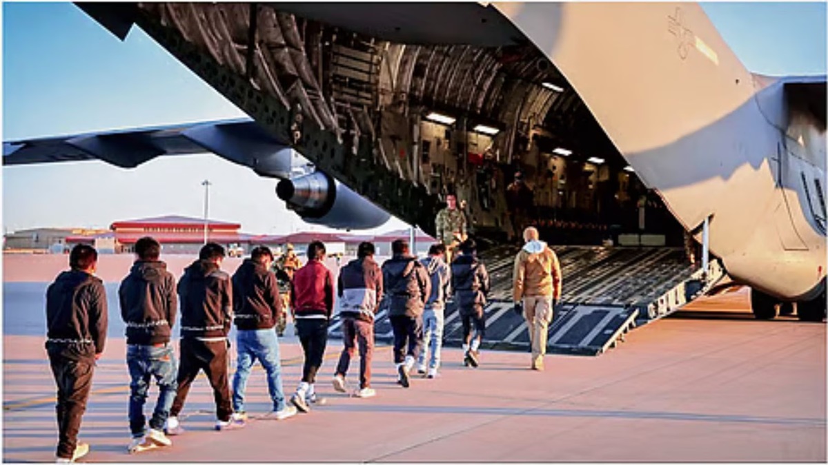 হাত-পা বেঁধে ৫৪ ভারতীয়কে ফেরত পাঠাল যুক্তরাষ্ট্র