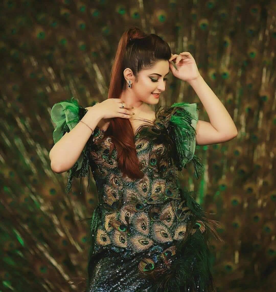 কার সঙ্গে বিদেশ ট্যুরে পরীমনি