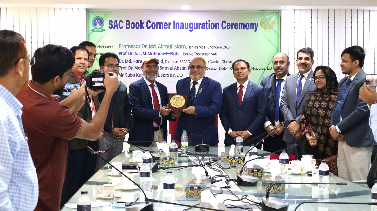 সিকৃবি’তে সার্ক কৃষি কেন্দ্র বই কর্নার উদ্বোধন