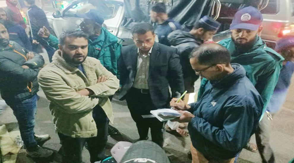 সিলেটে ম্যাজিস্ট্রেট-সাংবাদিকদের সঙ্গে দুর্ব্যবহার, হকার আটক