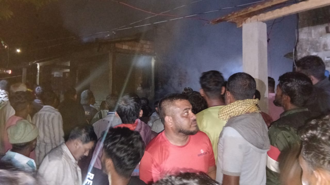 শান্তিগঞ্জে ভয়াবহ অগ্নিকাণ্ডে পুড়ে গেল ৮টি বসতঘর