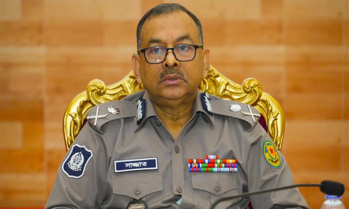 হামলাকারীদের ধরতে সাঁড়াশি অভিযান চলছে : ডিএমপি কমিশনার