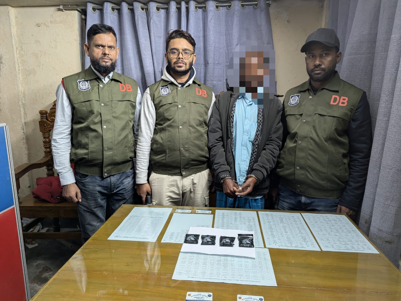 ৮০০ পিস ইয়াবাসহ গ্রেফতার এক