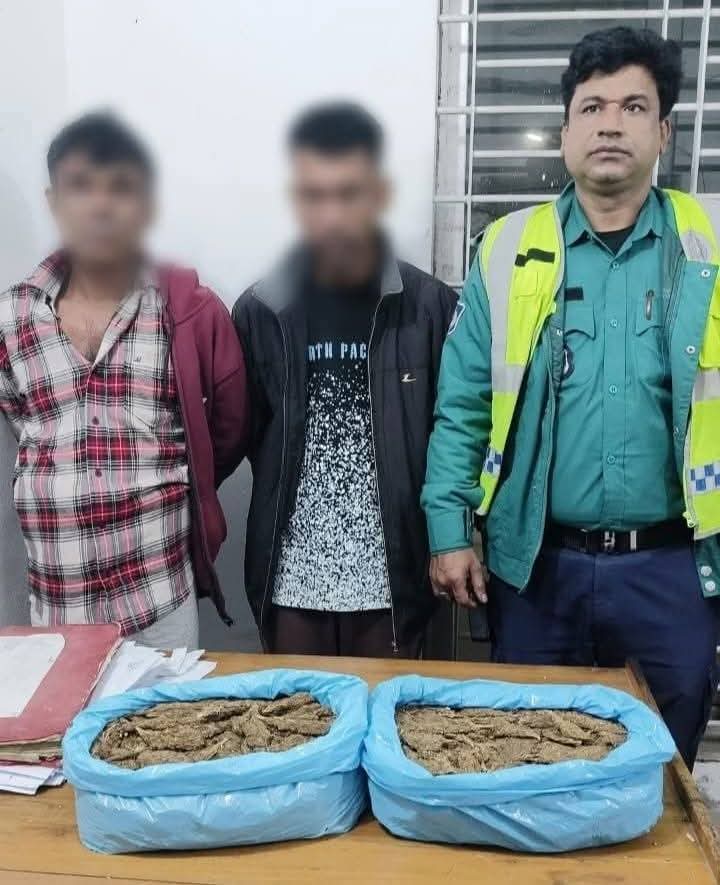 মোগলাবাজার থানা পুলিশের অভিযানে ২.৫ (আড়াই কেজি) গাঁজাসহ ০২(দুই)জন মাদক ব্যবসায়ী গ্রেফতার