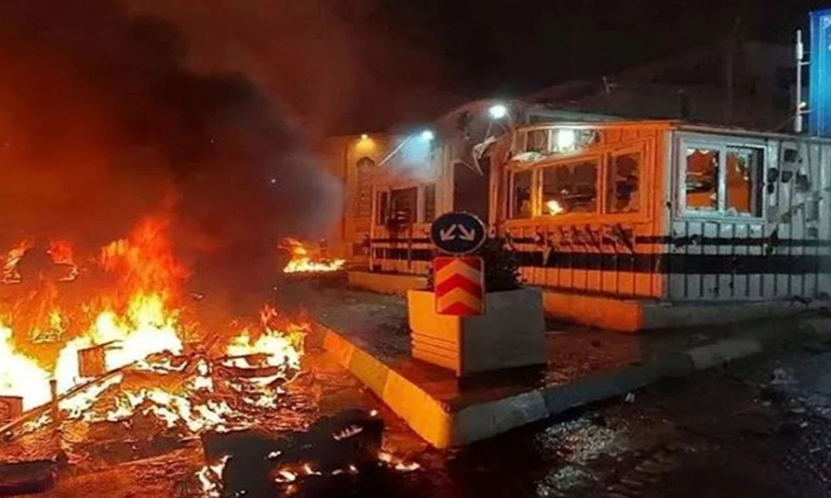 ইরানে অর্ধশতাধিক মসজিদে আগুন দিয়েছে বিক্ষোভকারীরা