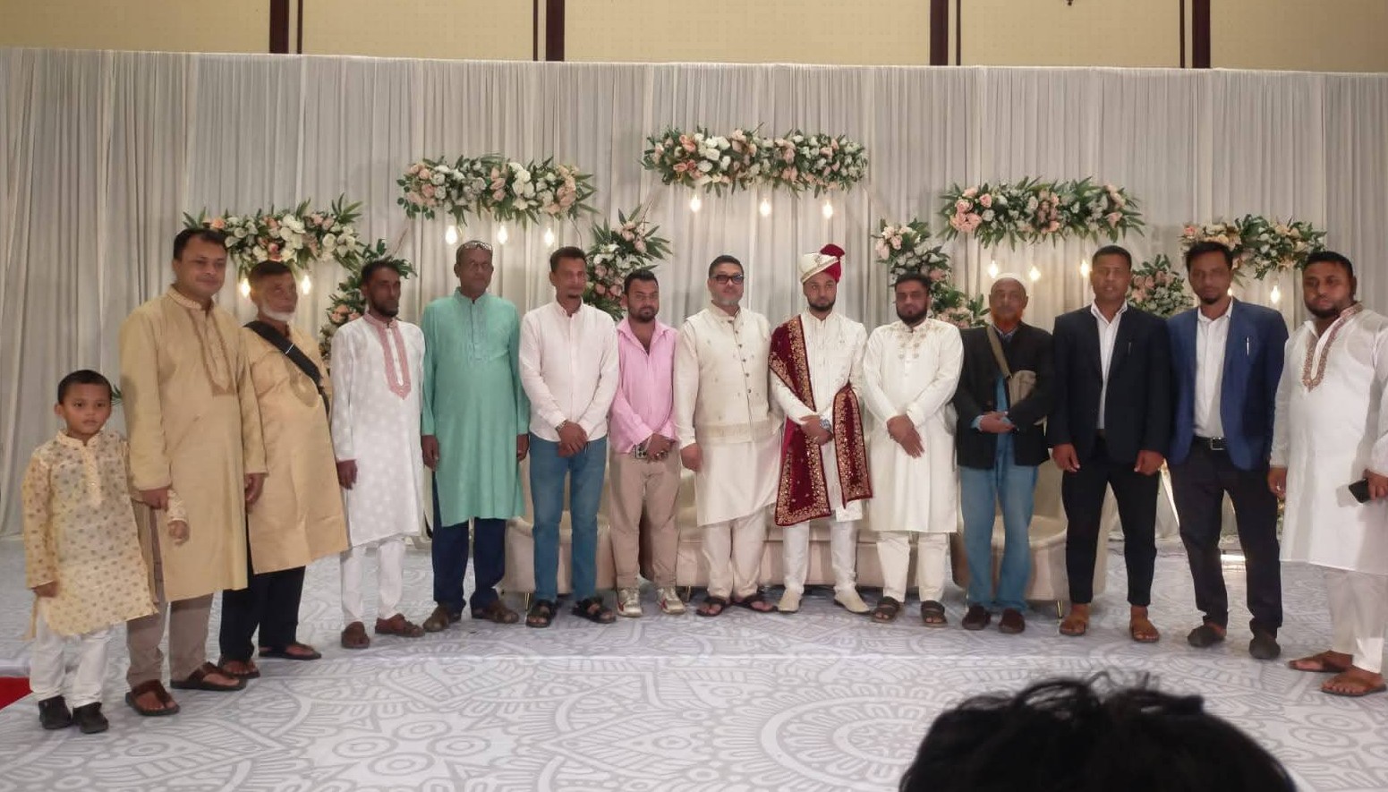 যুক্তরাজ্যের করবী বারাহ কাউন্সিলের সাবেক মেয়র মুজিবুর রহমান আছকির’র ভাতিজা সুমেল এর বিয়েতে স্বর্ণালী সাহিত্য পর্ষদের শুভেচ্ছা