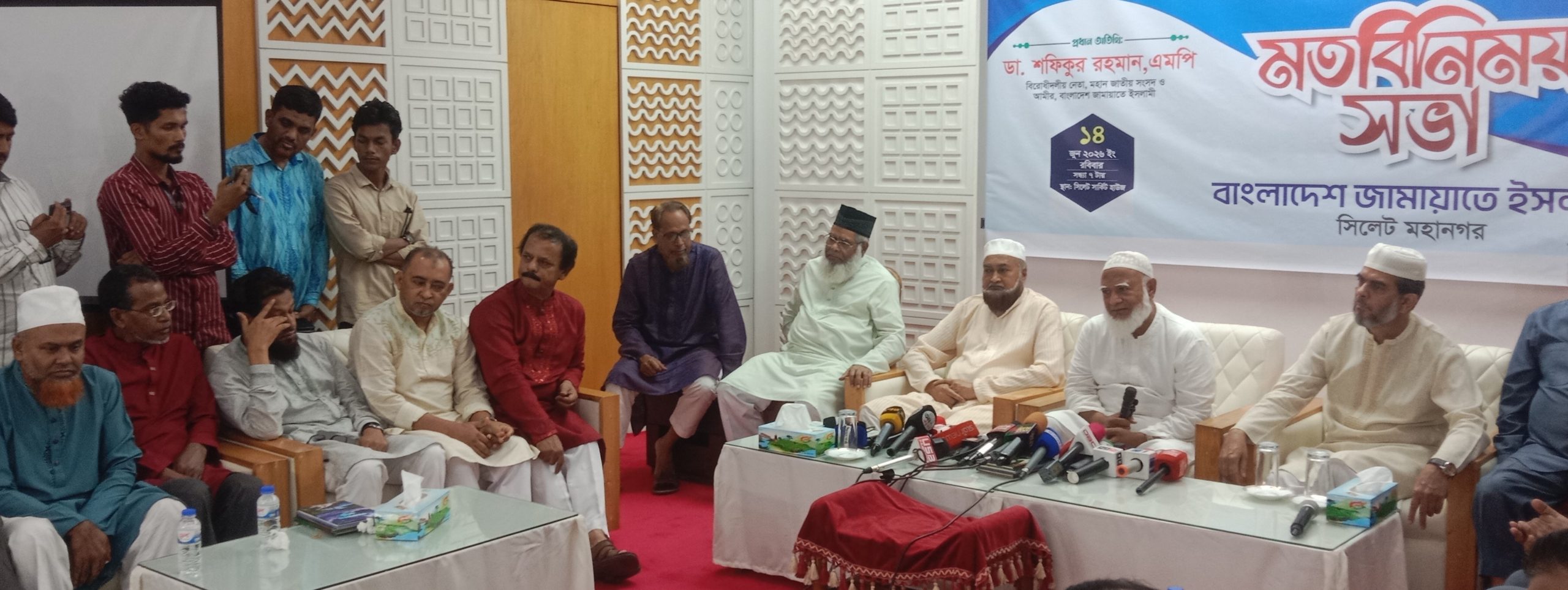 বিরুধীদলীয় নেতা ডা.শফিকুর রহমান এর সাথে কবি দেওয়ান মতিউর রহমান খাঁন এর মত বিনিময়