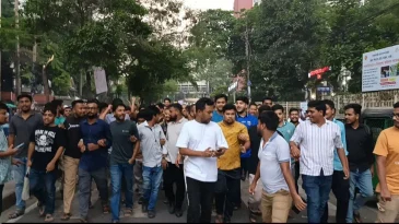 শিক্ষক নিয়োগে ম্যানেজিং কমিটি পদ্ধতির বিরুদ্ধে জবিতে বিক্ষোভ