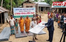 অসহায় ৪ পরিবারের পাশে কাপ্তান হোসেন ট্রাস্ট: গৃহনির্মাণে মিলল ঢেউটিন