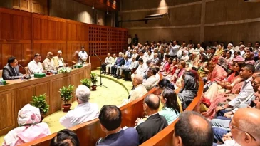 চাঁদাবাজ-দখলদারদের বিরুদ্ধে কঠোর বার্তা প্রধানমন্ত্রীর, জবাবদিহি করতে হবে এমপিদের
