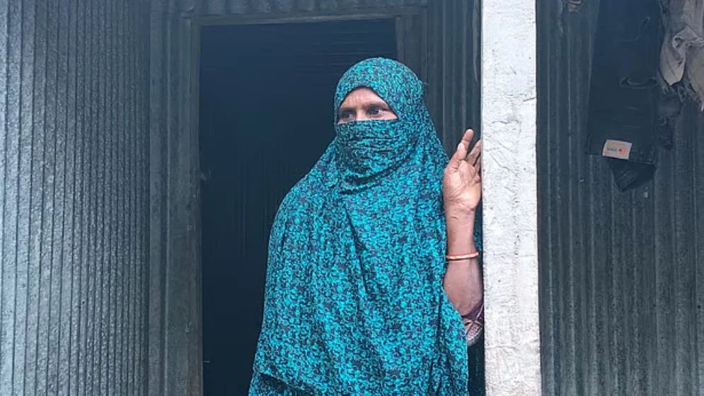 ফ্যামিলি কার্ডের আশায় দিলেন টিপসই, পরে জানলেন ‘বিয়ে হয়ে গেছে’